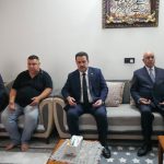 رئيس الوزراء يؤدي واجب العزاء لإحدى أسر ضحايا حادث الحريق الأليم في الكوت